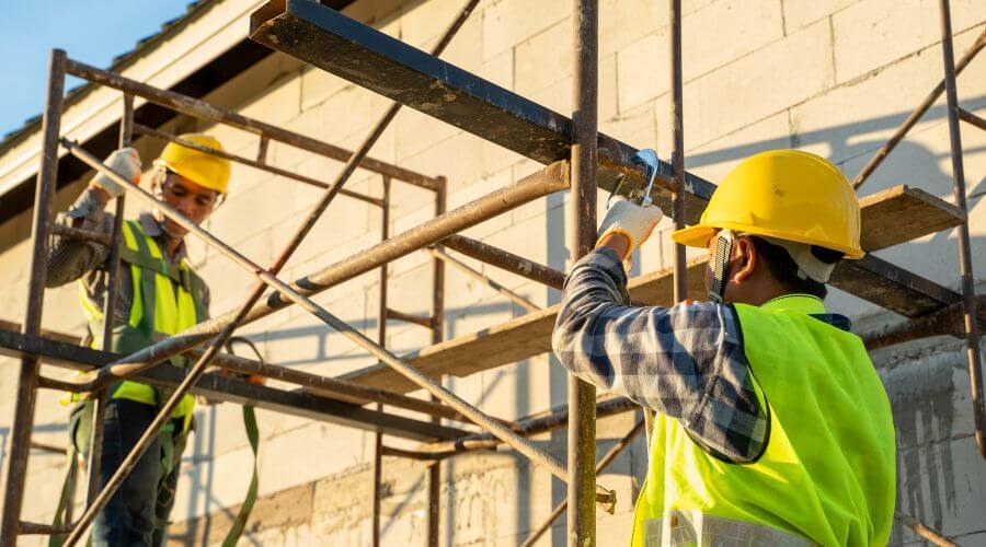 Expert Emergency Roof Repairs services in Latham, IL